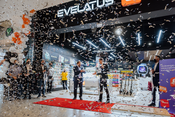 Akropole kaubanduskeskuses avatakse suurim Evelatuse nutipood