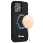 Tagakaaned Guess  Guess GUHMP13LLSLMGBK iPhone 13 Pro / 13 6.1" black/black hardcase Silicone Script Gold Logo MagSafe 