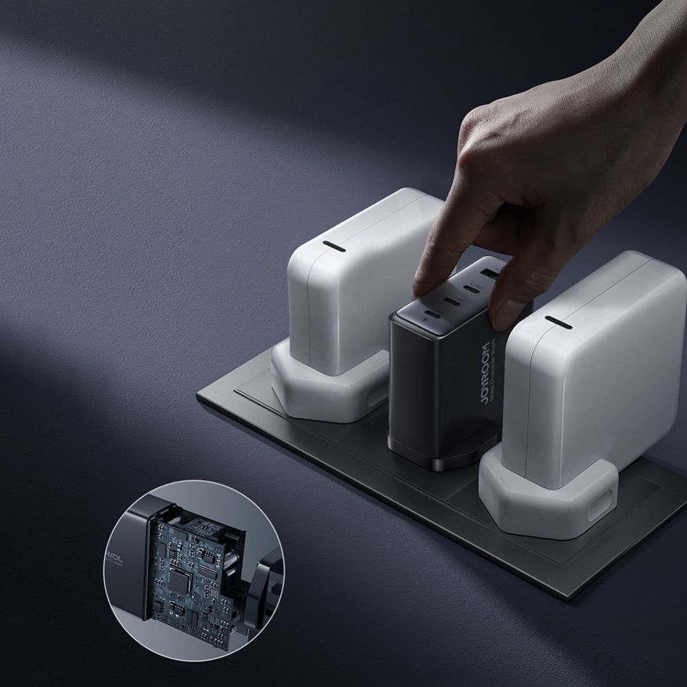 Adapteris Joyroom GaN charger UK Joyroom JR-TCG05UK 140W 3x USB-C USB-A + USB-C / USB-C cable 240W 1.2m