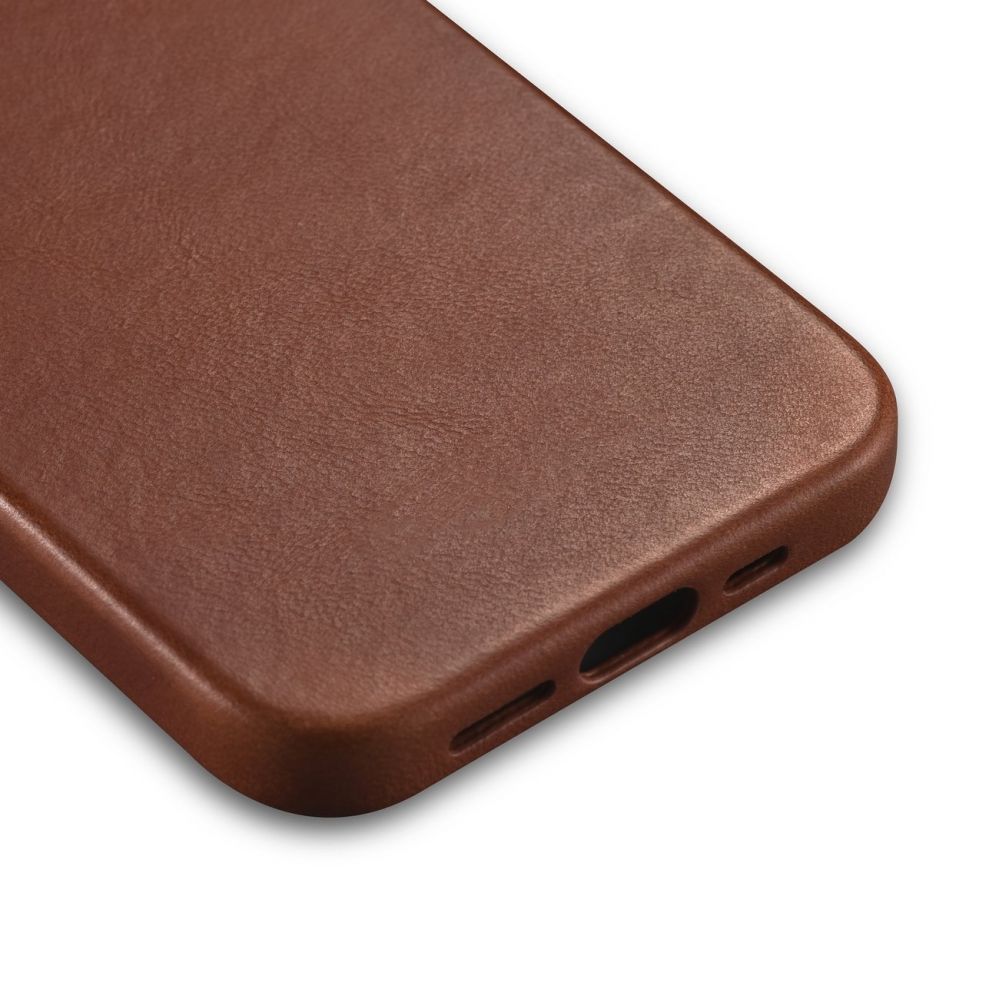 Tagakaaned iCarer iCarer Oil Wax Premium Leather Case iPhone 14 Plus Magnetic Leather Case with MagSafe Brown (WMI14220703-RB)