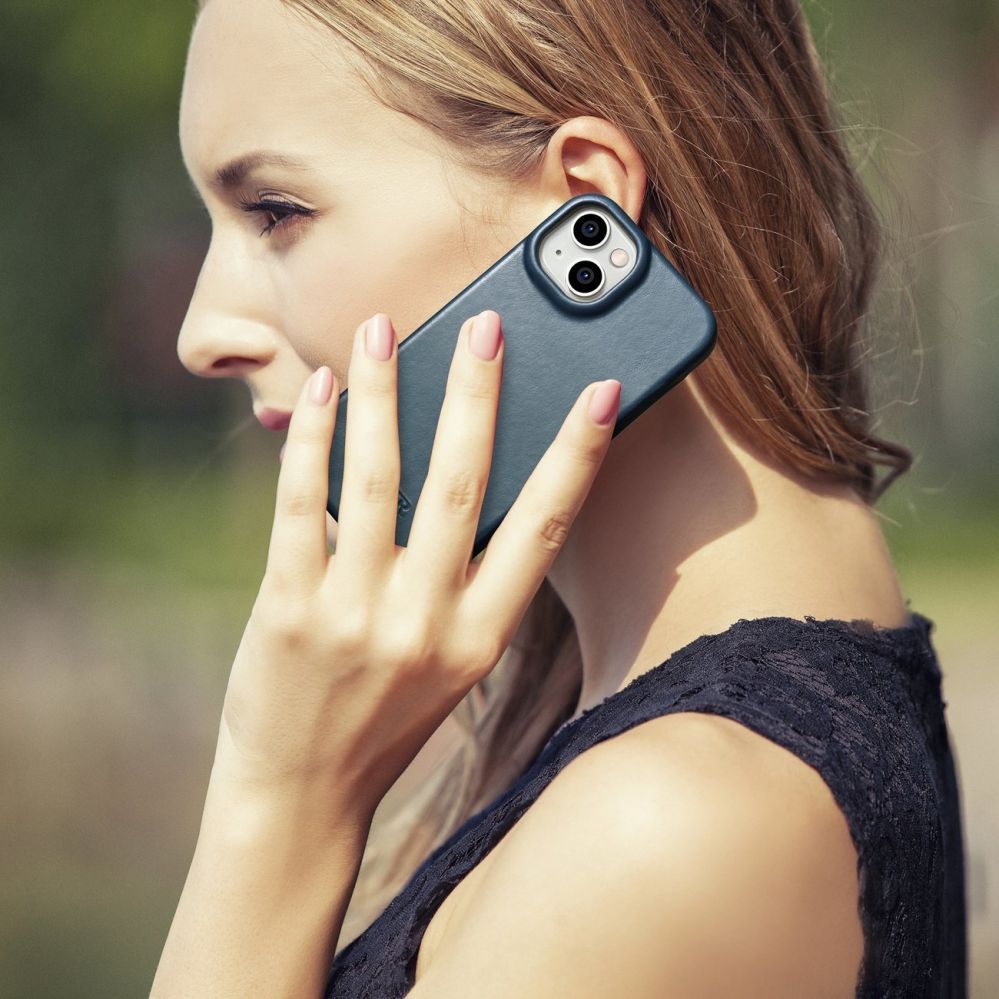 Tagakaaned iCarer iCarer CE Oil Wax Premium Leather Folio Case iPhone 14 Plus magnetic flip case MagSafe blue (AKI14220707-BU)