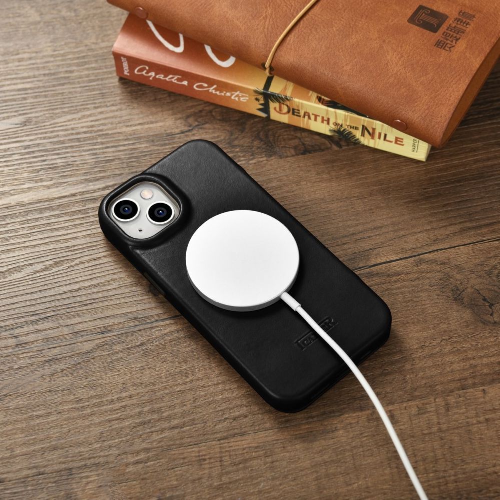 Back panel cover iCarer iCarer CE Oil Wax Premium Leather Folio Case Leather Case iPhone 14 Plus Magnetic Flip MagSafe Black (AKI14220707-BK)