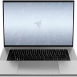 Laptop computer Razer  Blade 16 | Mercury | 16 " | UHD+ | 3840 x 2400 pixels | Intel Core i9 | i9-14900HX | 16 GB | DDR5 | Solid-state drive capacity 2000 GB | NVIDIA GeForce RTX 4070 | GDDR6 | 8 GB | Windows 11 Home | 802.11a/b/d/e/g/h/i/k/n/r/u/v/w/ac/ax/be | Bluetooth version 5.4 | Keyboard language English | Keyboard backlit | Warranty 24 month(s) 