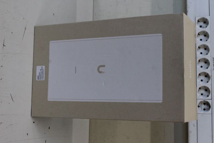 Routers UBIQUITI SALE OUT. U6-Mesh-Pro Access Point WiFi 6 AP | Access Point | U6-Mesh-Pro | 2.4 GHz, 5 GHz | 10/100/1000 Mbit/s | Ethernet LAN (RJ-45) ports 2 | MU-MiMO Yes | PoE in | Antenna type Integrated omnidirectional super antenna | USED, SPOTS ON BOTTOM EDGES