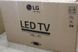 Monitoriai LG  SALE OUT.  43UN640S0LD 43“ 3840x2160/300cd/m2/ HDMI RF |  USED, MISSING PLASTIC HOLDERS AND ORIGINAL REMOTE CONTROL 